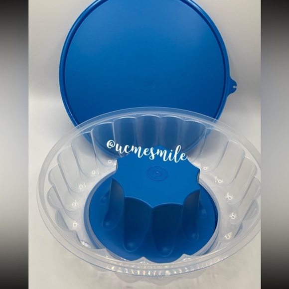 Tupperware Jello Jel-Ring Mold in Blue - Picture 2 of 5